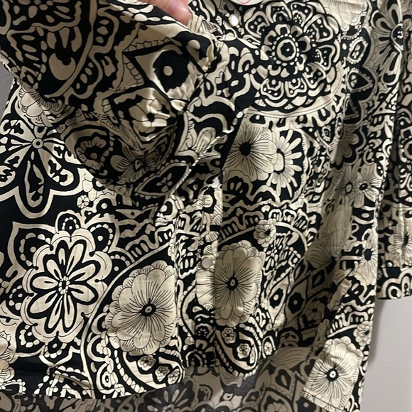 Umgee Floral Black and Cream Women's Top NWT SM - Picture 10 of 12